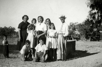 Tio Raul & Tia Elva with guns