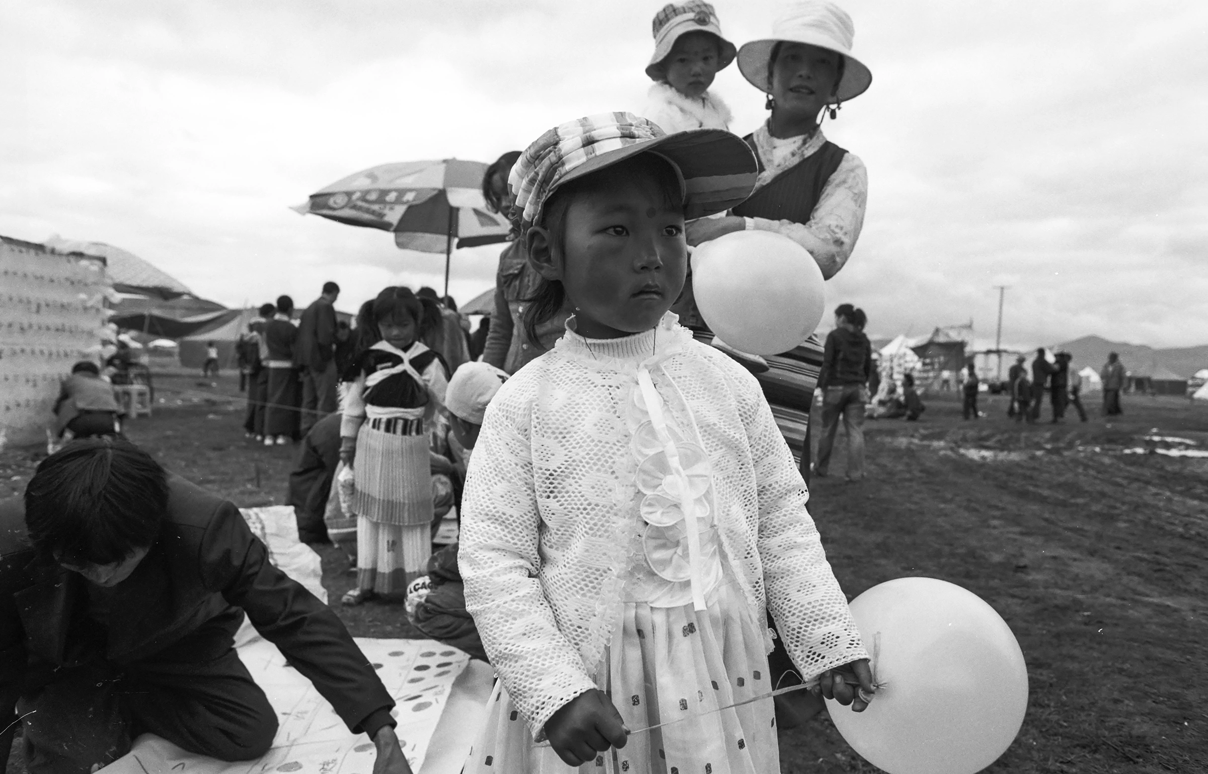whiteballoon.jpg